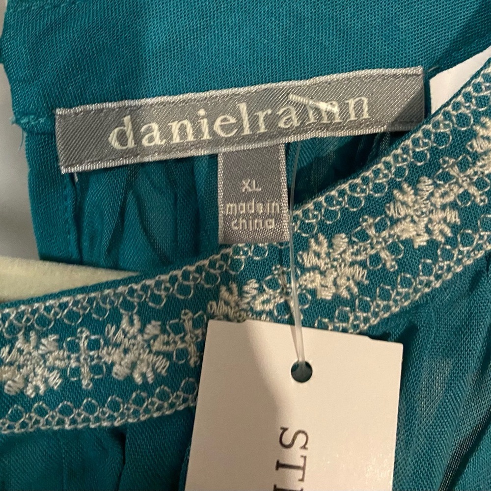 Daniel Rainn Teal Sleeveless Top - Picture 3 of 3